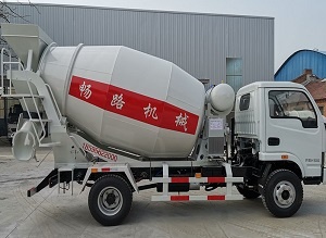暢路新小型混凝土攪拌車(chē)--農(nóng)村建設(shè)好幫手